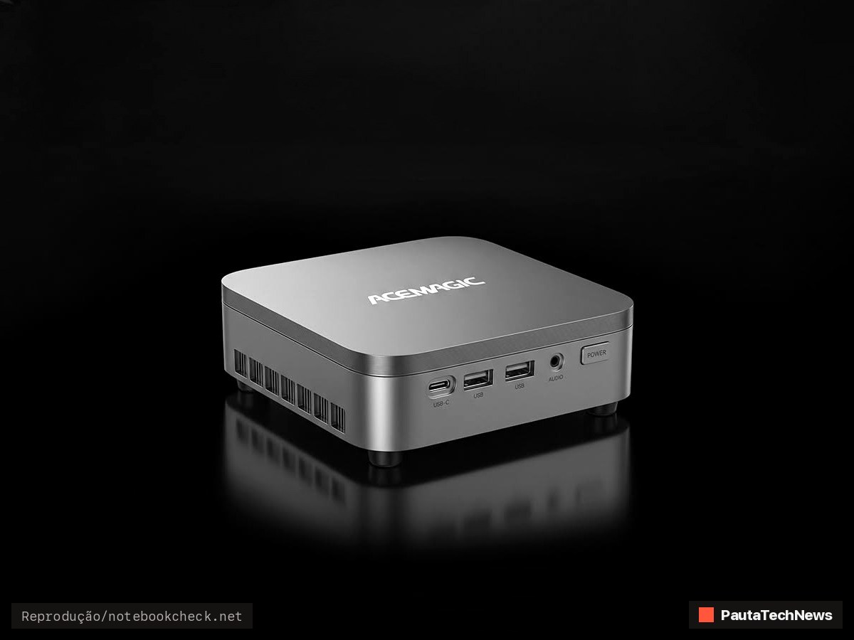 Mini PC Acemagic Kron K5 visto de frente sobre superfície clara