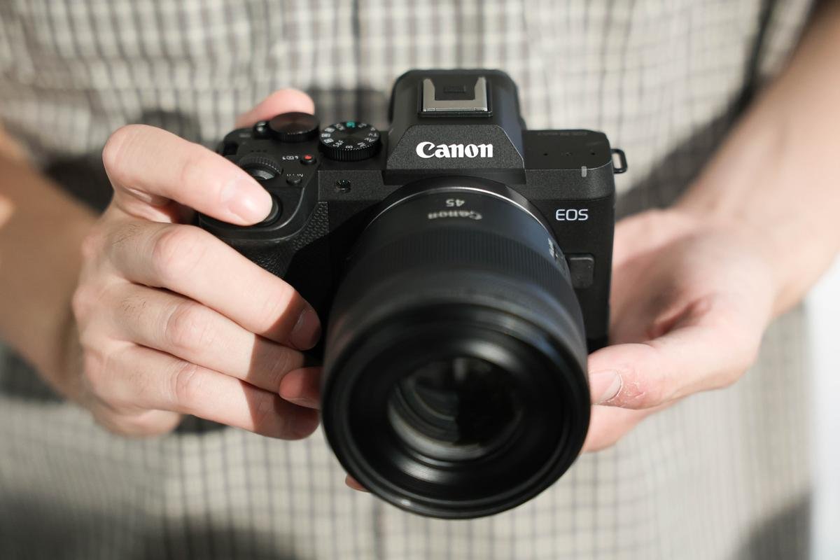 Canon lança EOS R8 Mark II com estabilização de imagem no corpo
