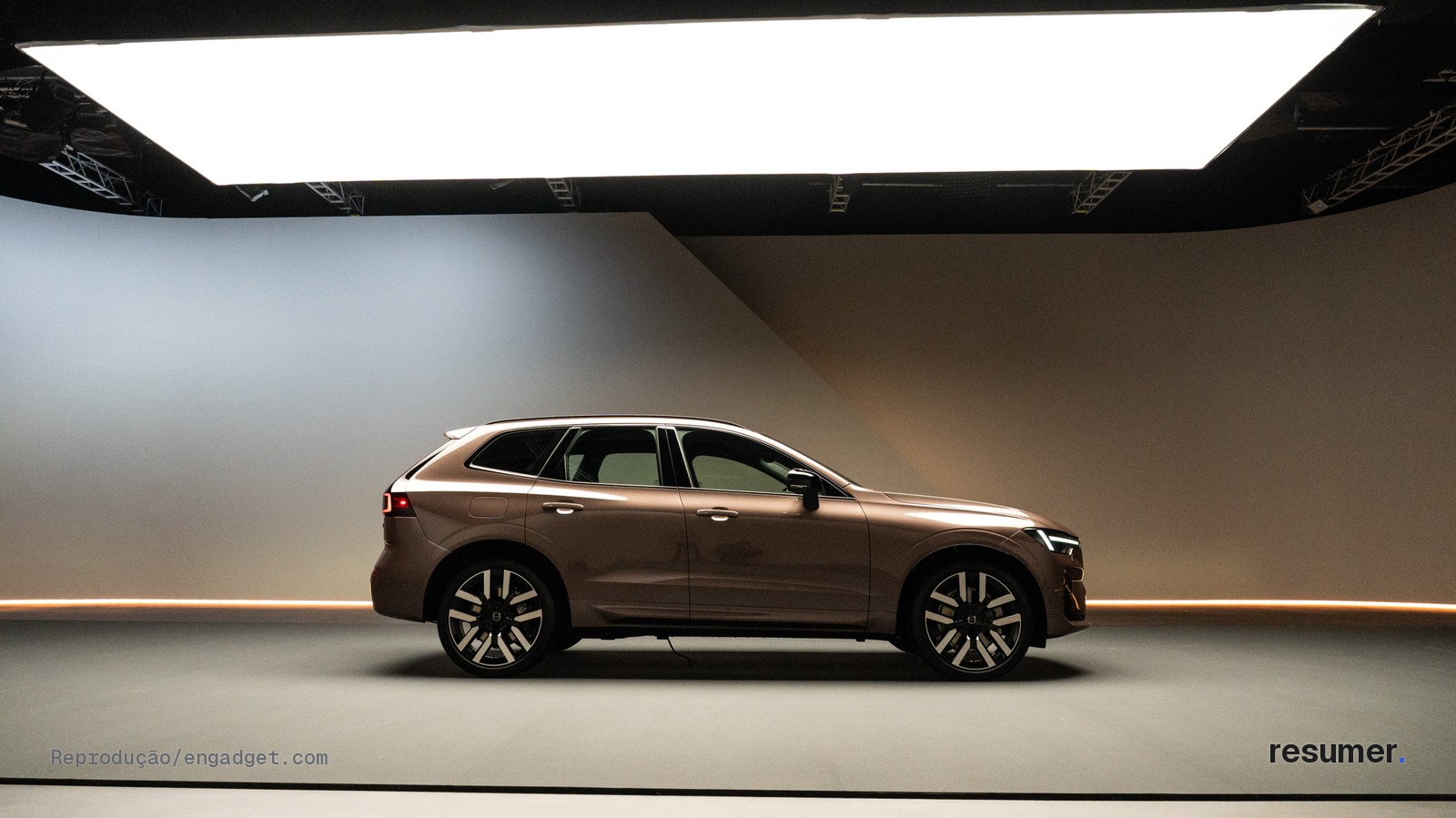 Volvo XC60 e XC90 T8 lado a lado, novos SUVs elétricos híbridos com bateria maior