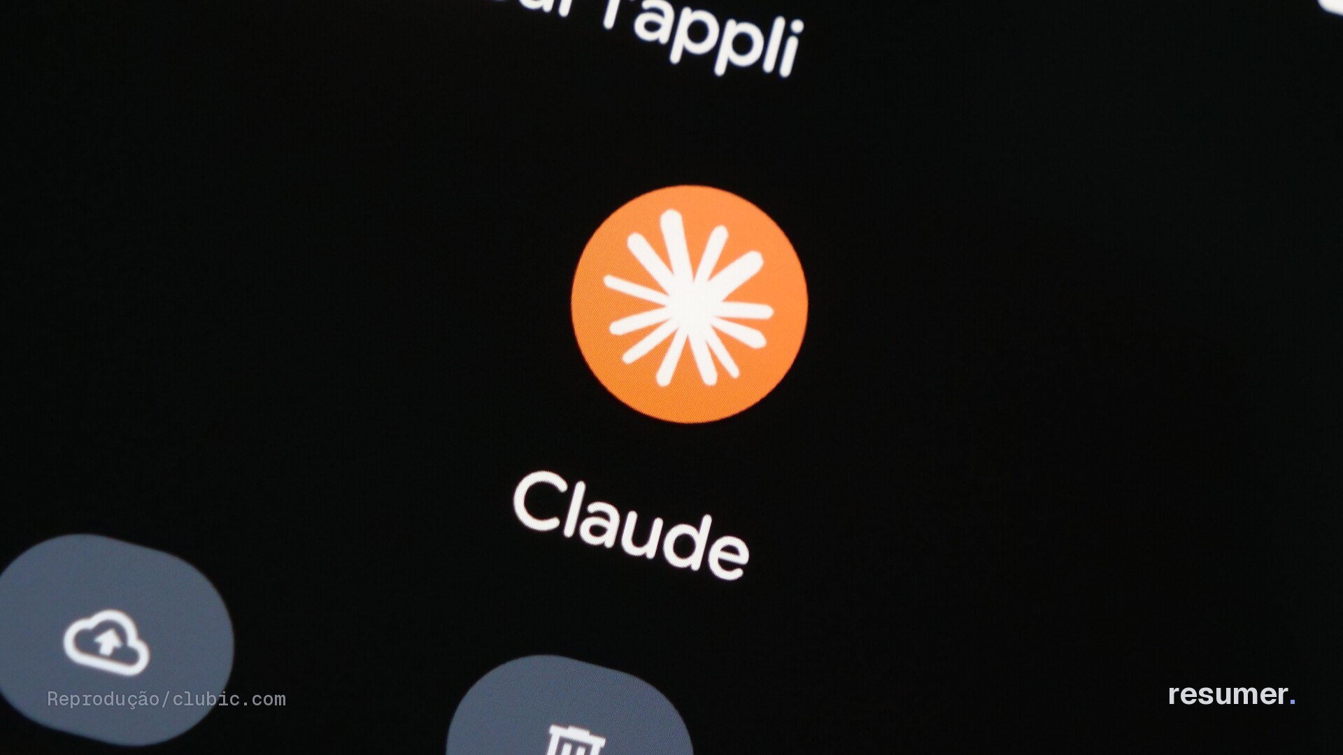 Logotipo e interface do Claude, da Anthropic, ilustrando a fusão entre Cowork e Chat