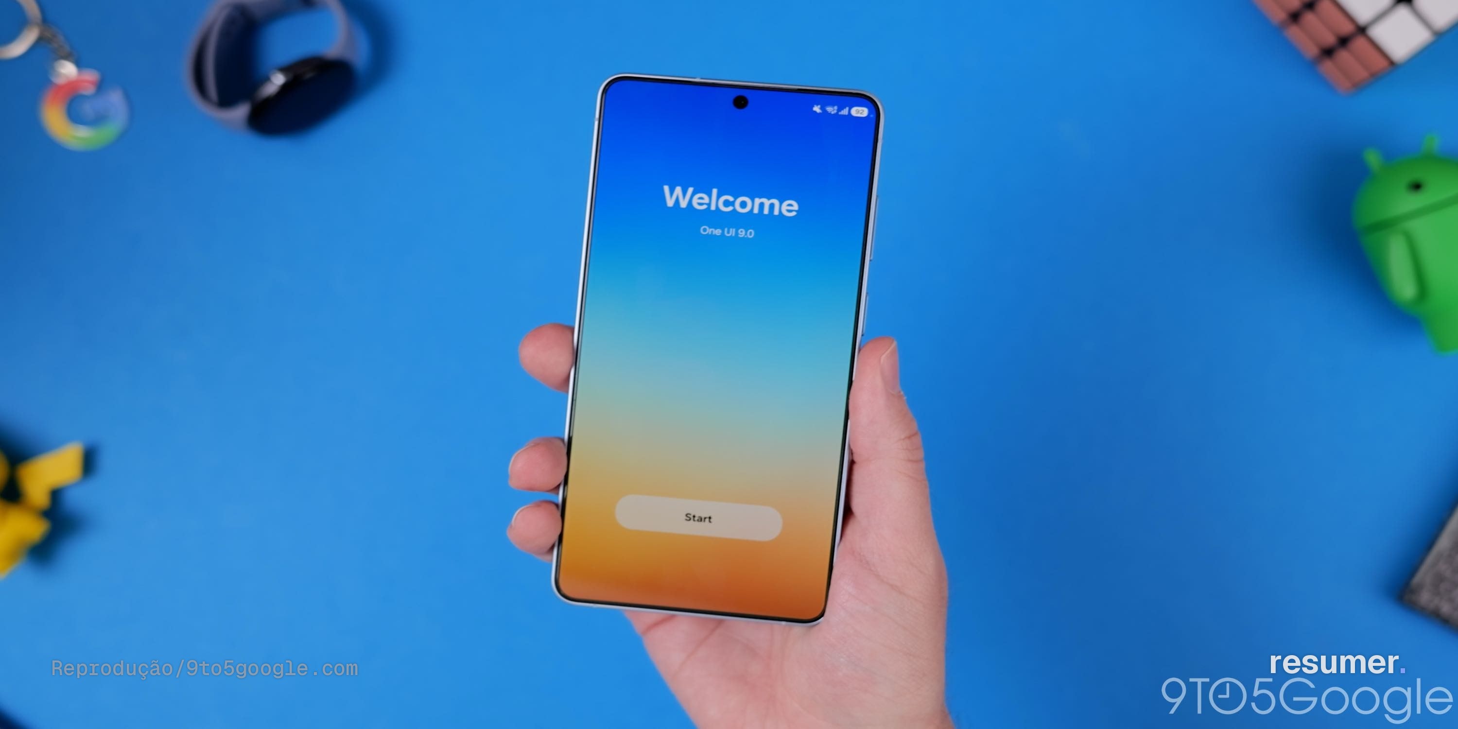 Tela de boas-vindas da One UI 9 exibida em smartphone Samsung Galaxy