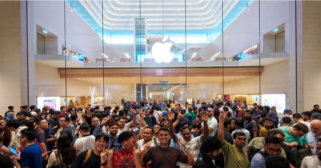 Apple lança novos produtos em lojas mundo afora