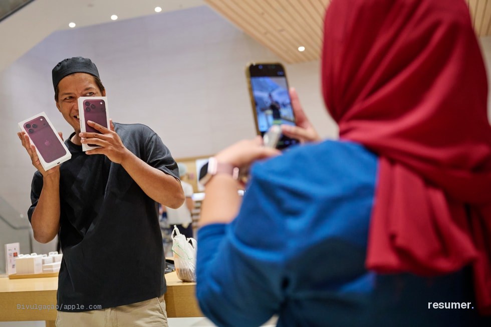 Cliente compra iPhone 18 Pro em loja Apple