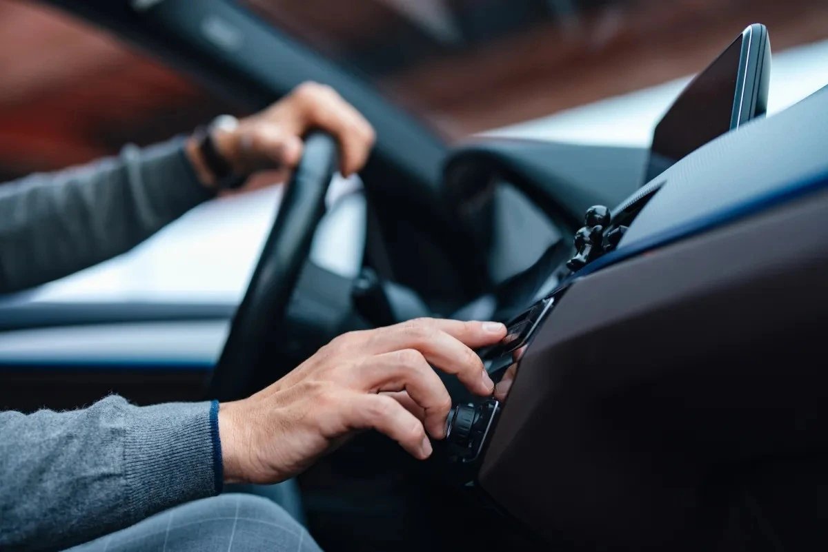 EUA obriga rádio AM em novos carros