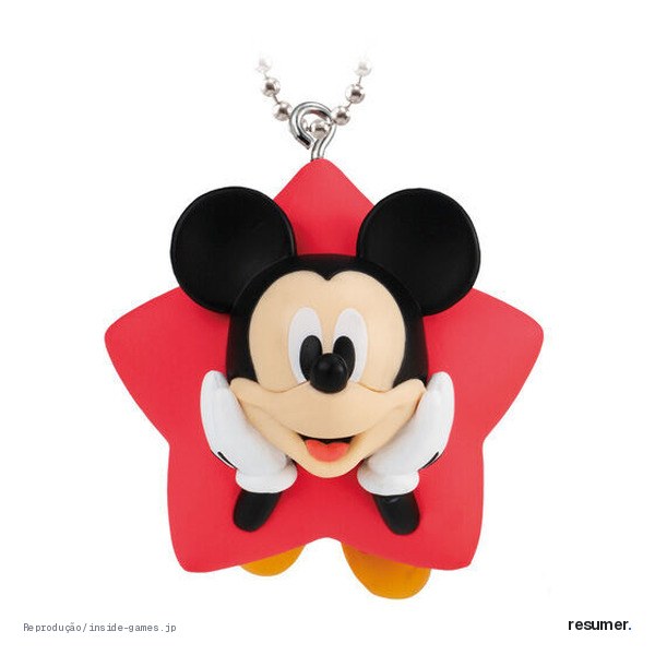 Chaves de fone com personagens da Disney e logo da Bandai