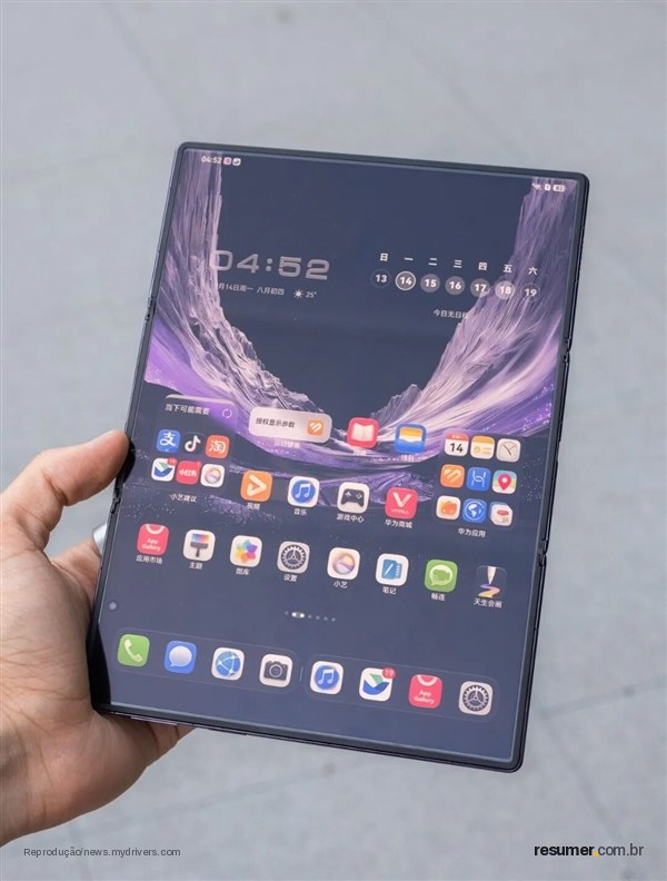 Huawei Mate 90 Pro Max com tela dual-layer em destaque